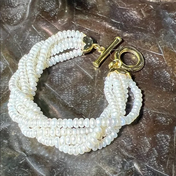 Elegant Pearl Bracelet with Gold Accents.WA465 - Picture 4 of 4